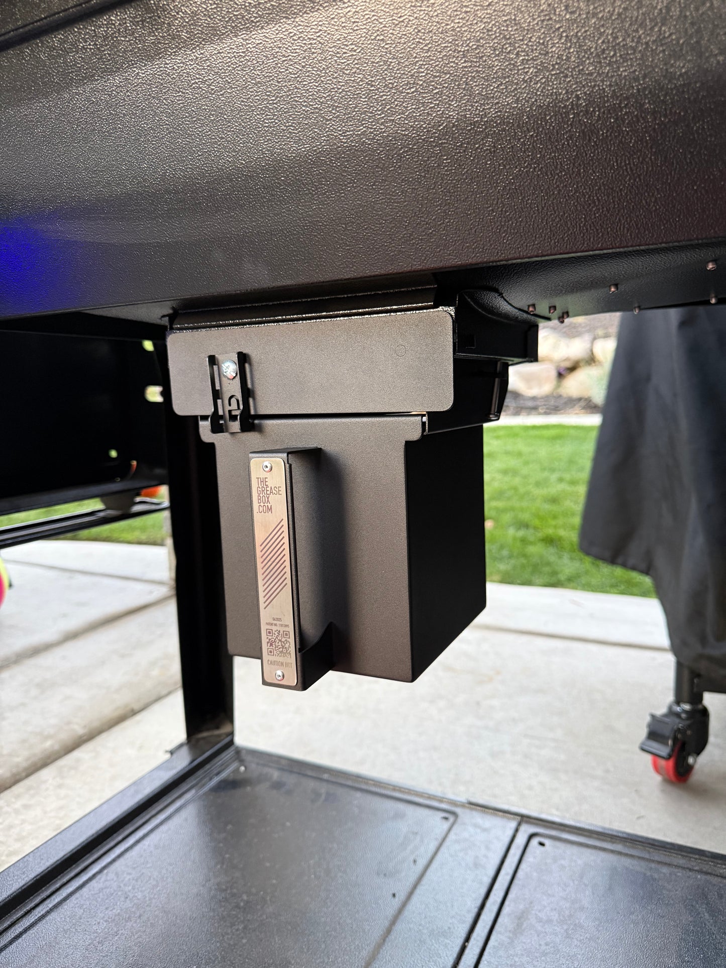 THE GREASE BOX GX-T: KEG replacement for Traeger WOODRIDGE & FLATROCK + 1 Silicone Box Liner