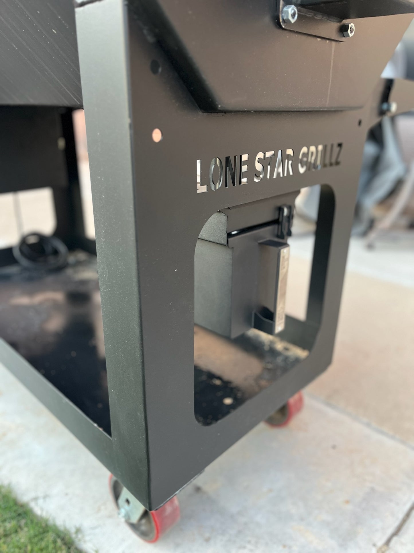 + THREAD ADAPTER L (Compatible with Lone Star Grillz) **PRE-SALE**